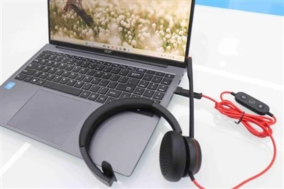 Tai nghe khử tiếng ồn một tai